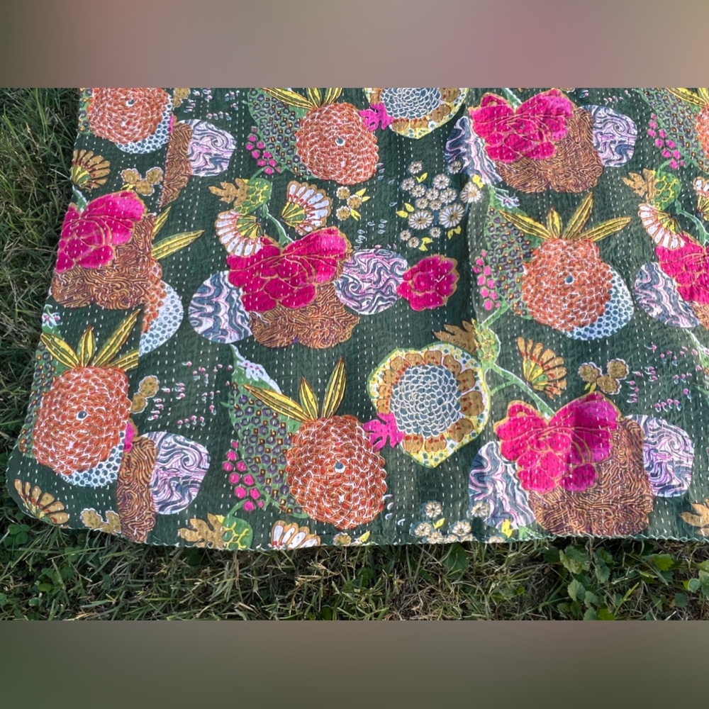 World Market | Hand MAde | Doulble-Sided Tapestry Quilt | 91x104